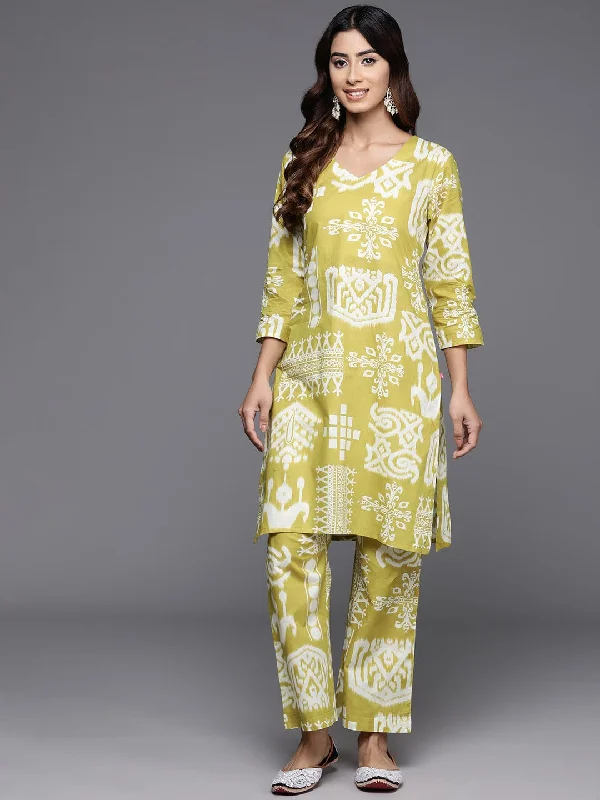 Varanga Women Lime Green Ikat Printed V-Neck Short Kurta With Culotte Bottom